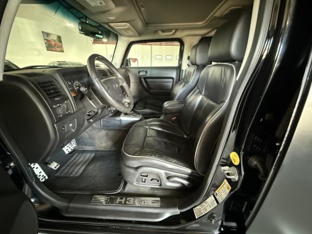 Hummer H3 image 2