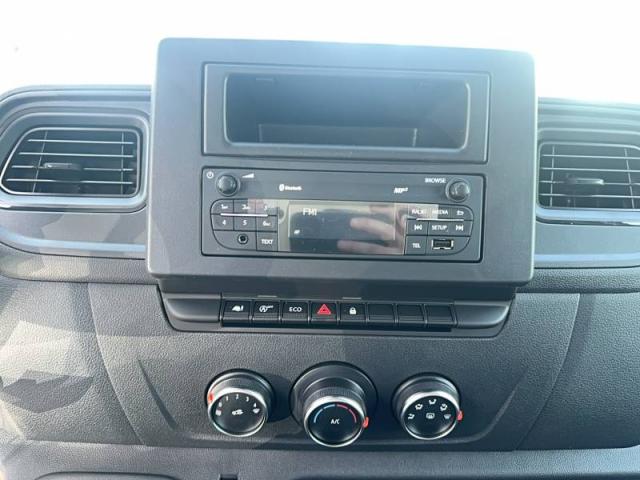 Renault Master image 2
