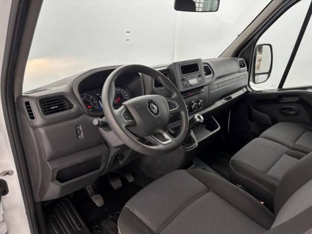Renault Master image 1