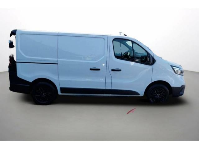 Renault Trafic image 2