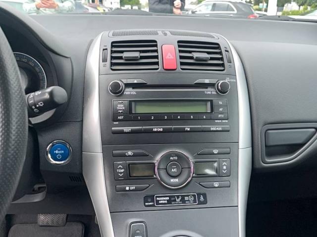 Toyota Auris image 8