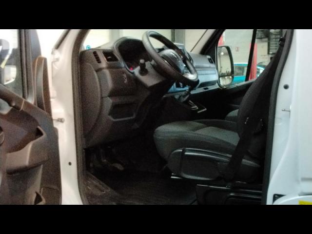Renault Master image 2