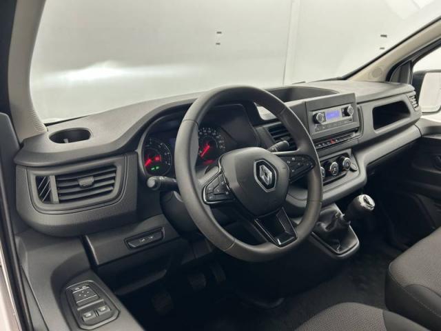 Renault Trafic image 1