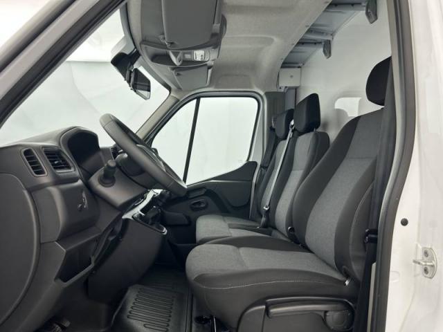 Renault Master image 2