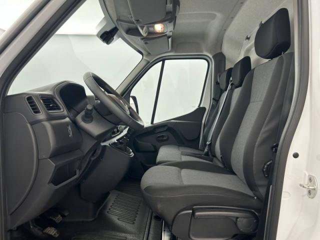 Renault Master image 2