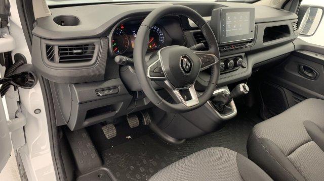 Renault Trafic image 2