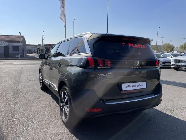 Peugeot 5008 image 1
