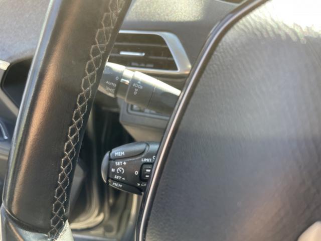 Peugeot 5008 image 2