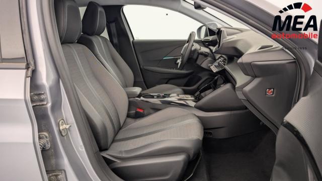 Peugeot 208 image 8