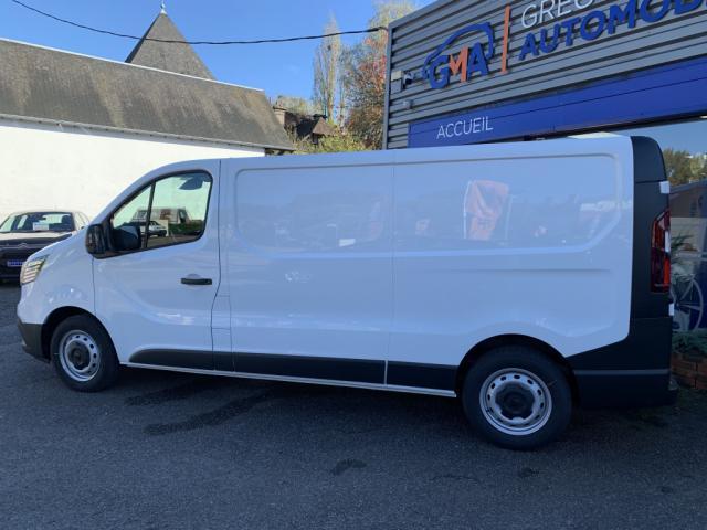 Renault Trafic image 2