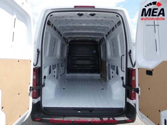 Renault Master image 2