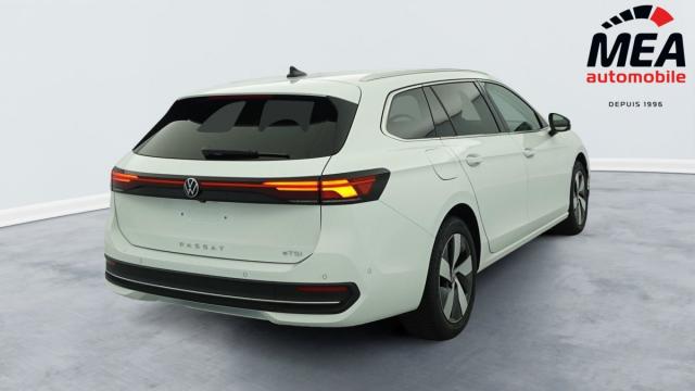 Volkswagen Passat Sw image 1