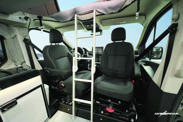 Renault Trafic image 2