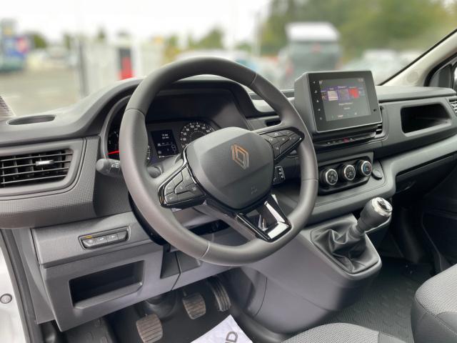 Renault Trafic image 9