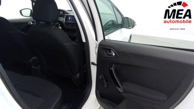 Peugeot 208 image 1
