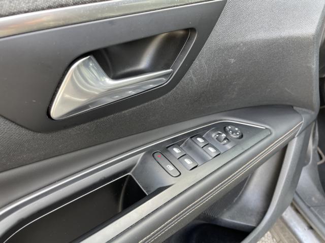 Peugeot 5008 image 1