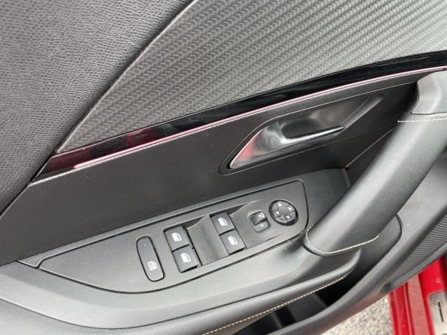 Peugeot 2008 image 2