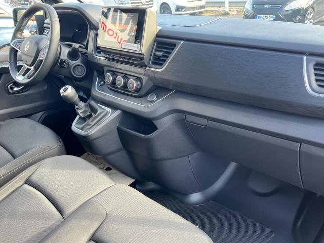 Renault Trafic image 2