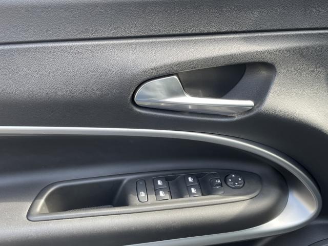 Jeep Avenger image 6