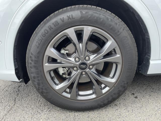 Ford Kuga image 3