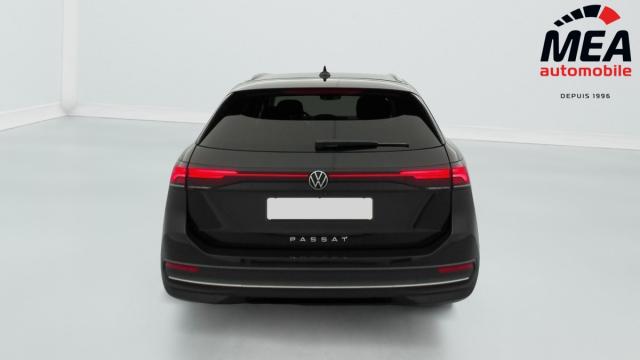 Volkswagen Passat image 9
