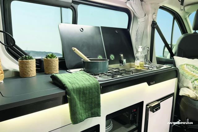 Renault Trafic image 2