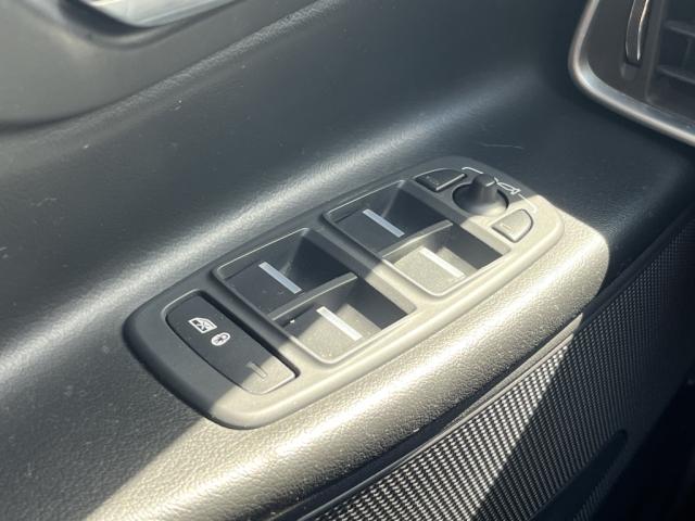 Jaguar Xe image 2