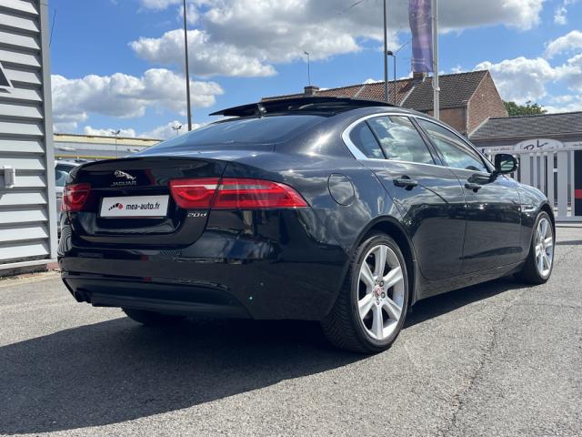 Jaguar Xe image 4