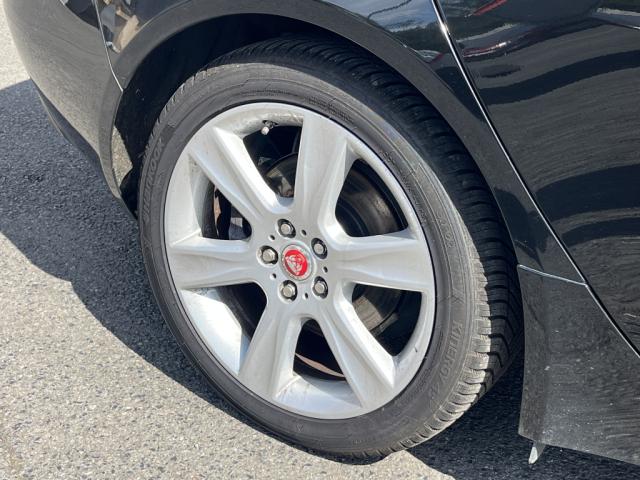 Jaguar Xe image 7