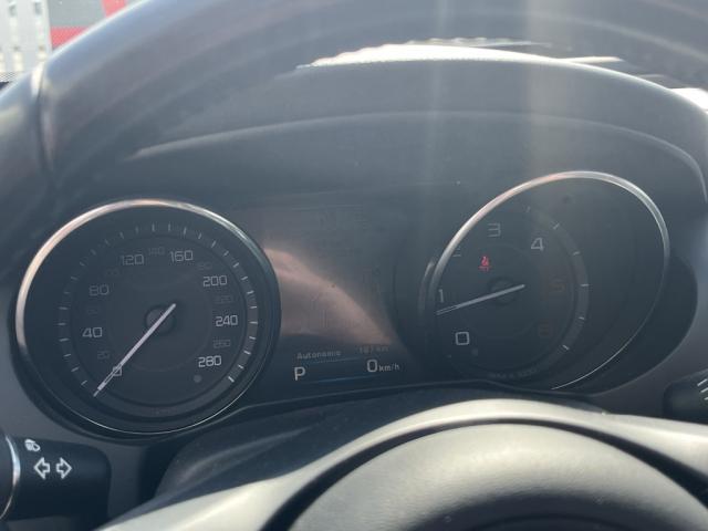 Jaguar Xe image 6