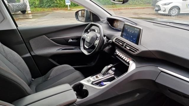Peugeot 5008 image 1