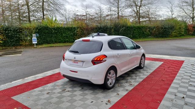 Peugeot 208 image 7