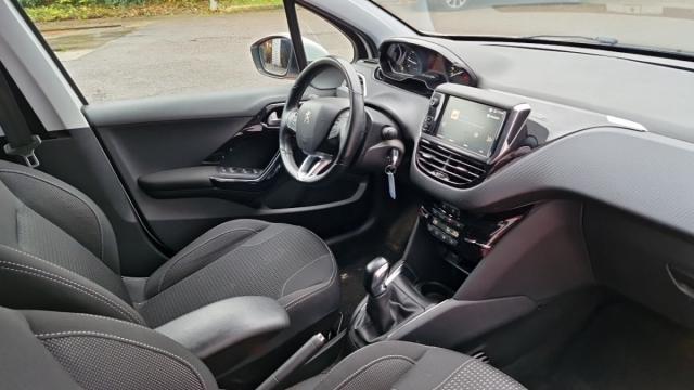 Peugeot 208 image 6