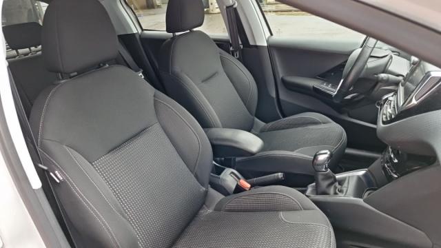 Peugeot 208 image 2