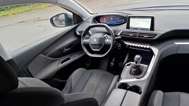 Peugeot 3008 image 2