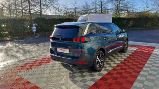 Peugeot 5008 image 1