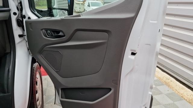 Ford Transit image 9
