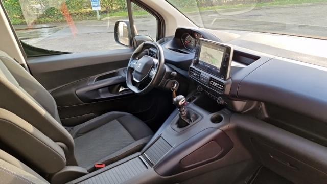 Peugeot Rifter image 9