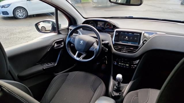 Peugeot 208 image 9