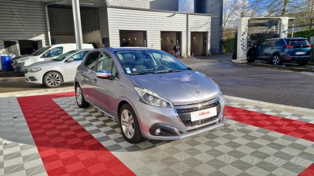 Peugeot 208 image 1