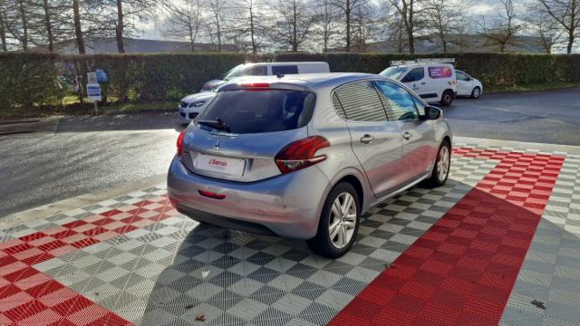 Peugeot 208 image 8