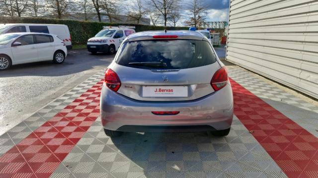 Peugeot 208 image 2