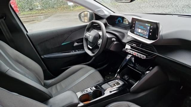 Peugeot 208 image 9