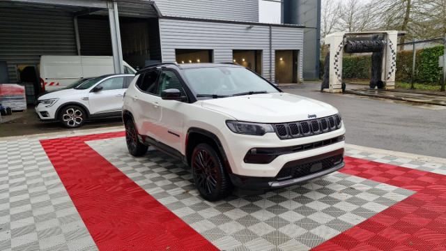 Jeep Compass image 9