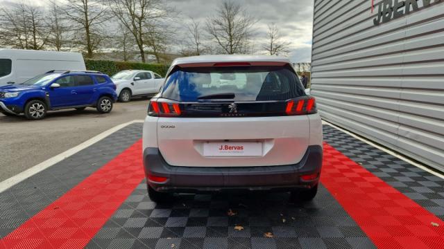 Peugeot 5008 image 1