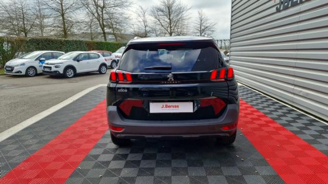 Peugeot 5008 image 1