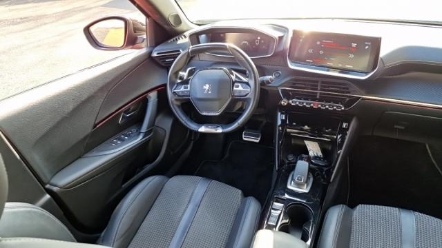 Peugeot 2008 image 3