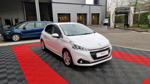 Peugeot 208 image 6