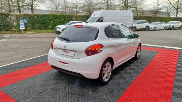 Peugeot 208 image 5
