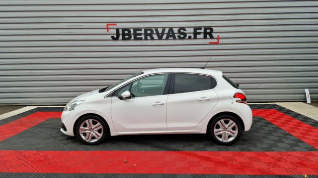 Peugeot 208 image 1